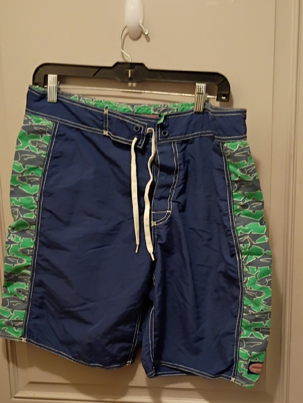 Vineyard Vines Shark Print Swim Trunks Men's Size 34